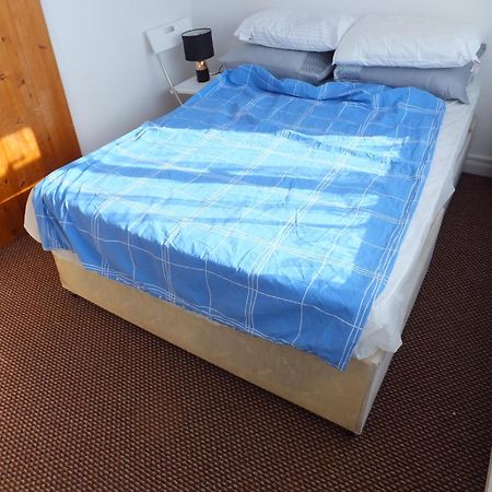 Many Worlds Meet - Eurostar, Wimbledon 30 Mins, Central London, Gatwick 15 Mins - Spacious, Sleeps Up To 16 Plus Cot - Free Wifi, Parking - Next To Lloyd Park, Great For Families, Walkers, Relocators - Ideal For Contractors Croydon Zewnętrze zdjęcie