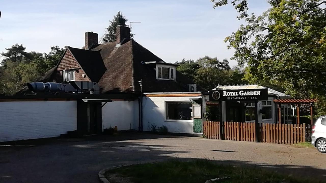 Many Worlds Meet - Eurostar, Wimbledon 30 Mins, Central London, Gatwick 15 Mins - Spacious, Sleeps Up To 16 Plus Cot - Free Wifi, Parking - Next To Lloyd Park, Great For Families, Walkers, Relocators - Ideal For Contractors Croydon Zewnętrze zdjęcie