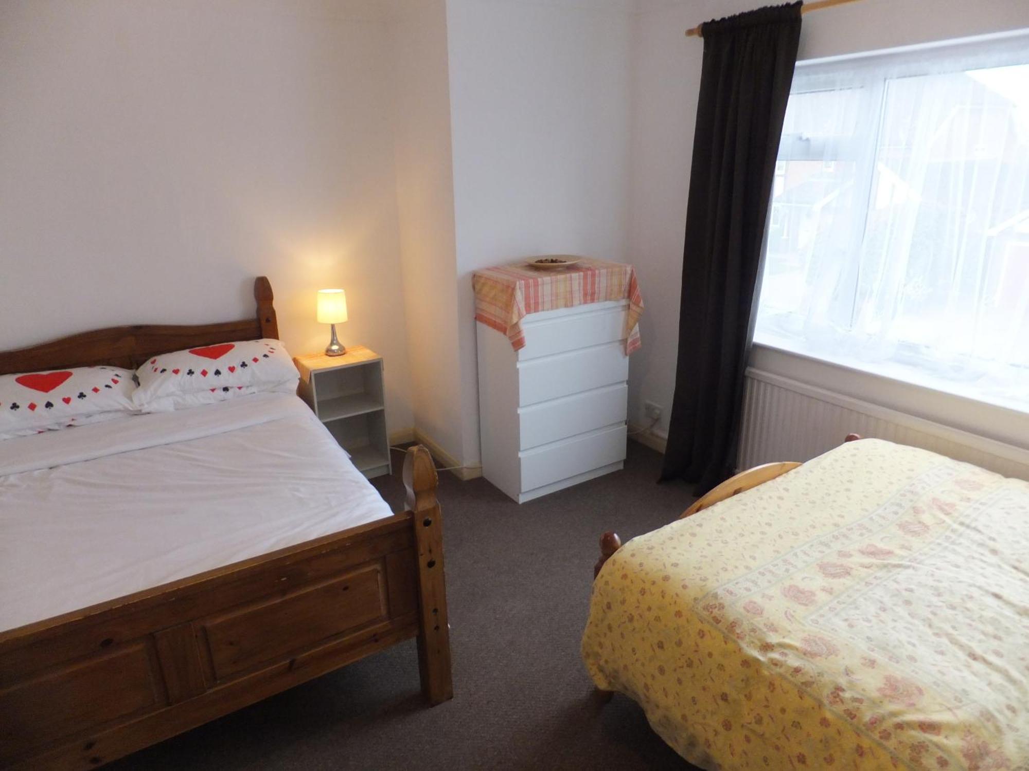 Many Worlds Meet - Eurostar, Wimbledon 30 Mins, Central London, Gatwick 15 Mins - Spacious, Sleeps Up To 16 Plus Cot - Free Wifi, Parking - Next To Lloyd Park, Great For Families, Walkers, Relocators - Ideal For Contractors Croydon Zewnętrze zdjęcie