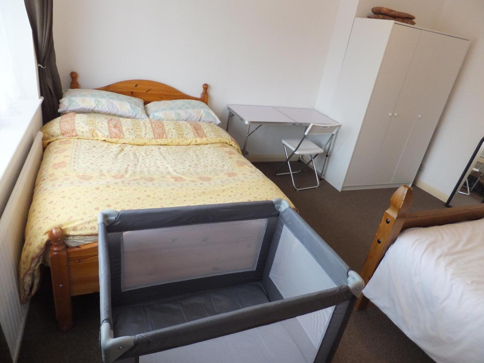 Many Worlds Meet - Eurostar, Wimbledon 30 Mins, Central London, Gatwick 15 Mins - Spacious, Sleeps Up To 16 Plus Cot - Free Wifi, Parking - Next To Lloyd Park, Great For Families, Walkers, Relocators - Ideal For Contractors Croydon Zewnętrze zdjęcie