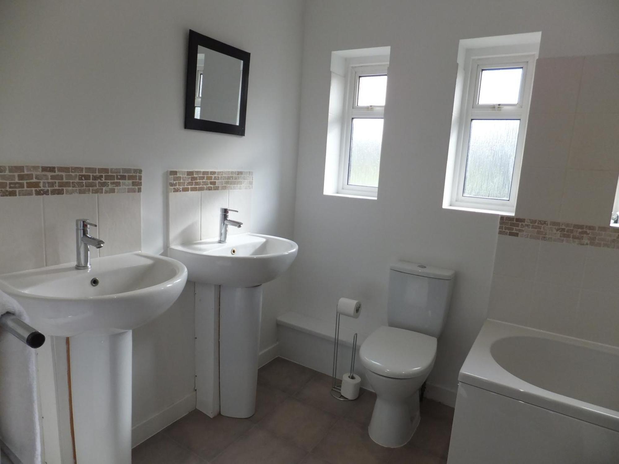 Many Worlds Meet - Eurostar, Wimbledon 30 Mins, Central London, Gatwick 15 Mins - Spacious, Sleeps Up To 16 Plus Cot - Free Wifi, Parking - Next To Lloyd Park, Great For Families, Walkers, Relocators - Ideal For Contractors Croydon Zewnętrze zdjęcie
