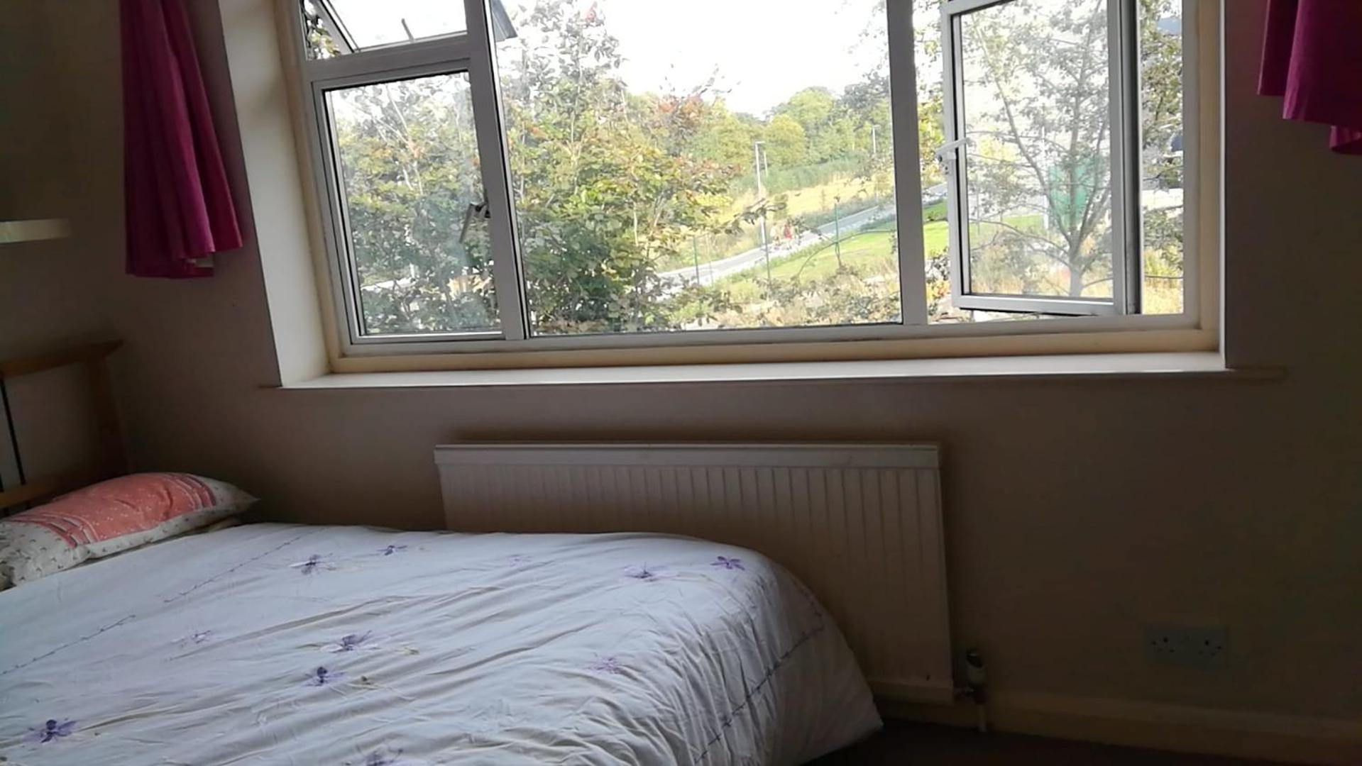 Many Worlds Meet - Eurostar, Wimbledon 30 Mins, Central London, Gatwick 15 Mins - Spacious, Sleeps Up To 16 Plus Cot - Free Wifi, Parking - Next To Lloyd Park, Great For Families, Walkers, Relocators - Ideal For Contractors Croydon Zewnętrze zdjęcie