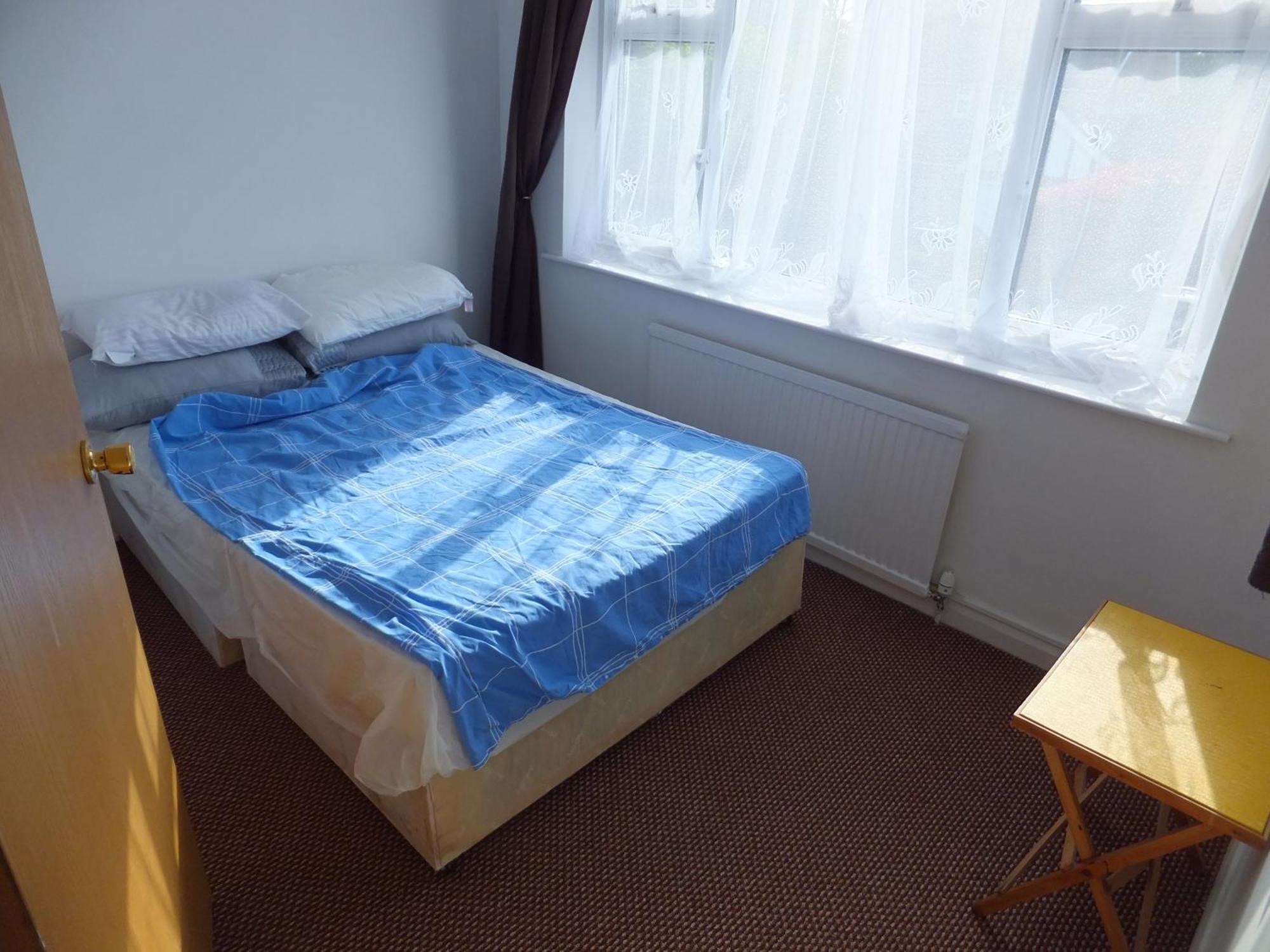 Many Worlds Meet - Eurostar, Wimbledon 30 Mins, Central London, Gatwick 15 Mins - Spacious, Sleeps Up To 16 Plus Cot - Free Wifi, Parking - Next To Lloyd Park, Great For Families, Walkers, Relocators - Ideal For Contractors Croydon Zewnętrze zdjęcie