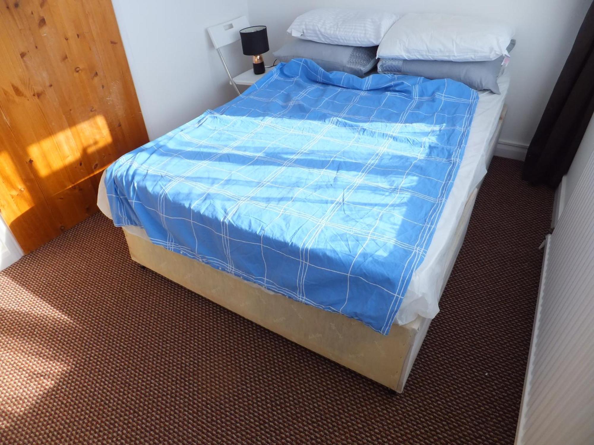 Many Worlds Meet - Eurostar, Wimbledon 30 Mins, Central London, Gatwick 15 Mins - Spacious, Sleeps Up To 16 Plus Cot - Free Wifi, Parking - Next To Lloyd Park, Great For Families, Walkers, Relocators - Ideal For Contractors Croydon Zewnętrze zdjęcie